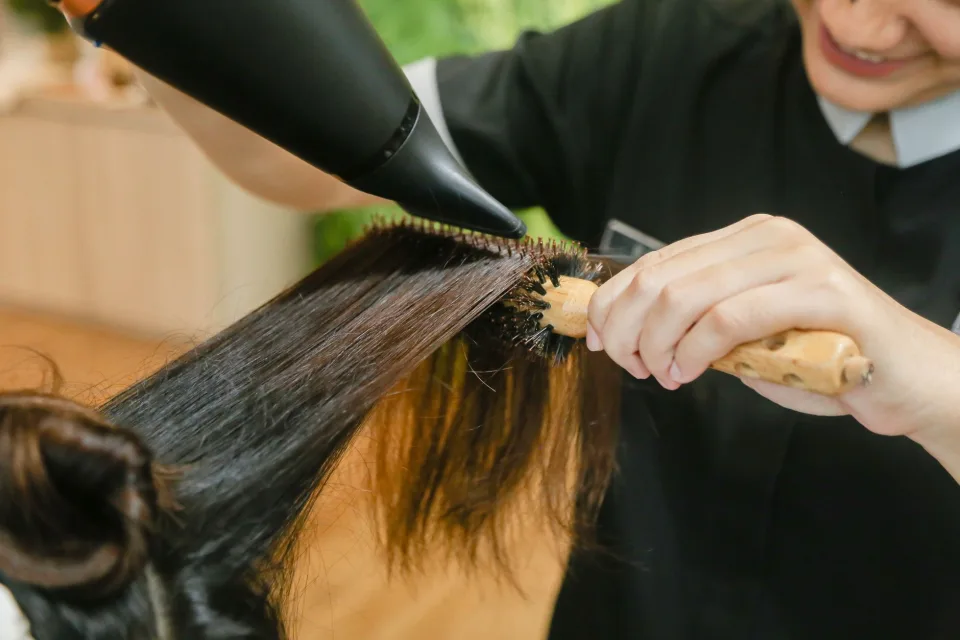 Tóc nhuộm nâu khói